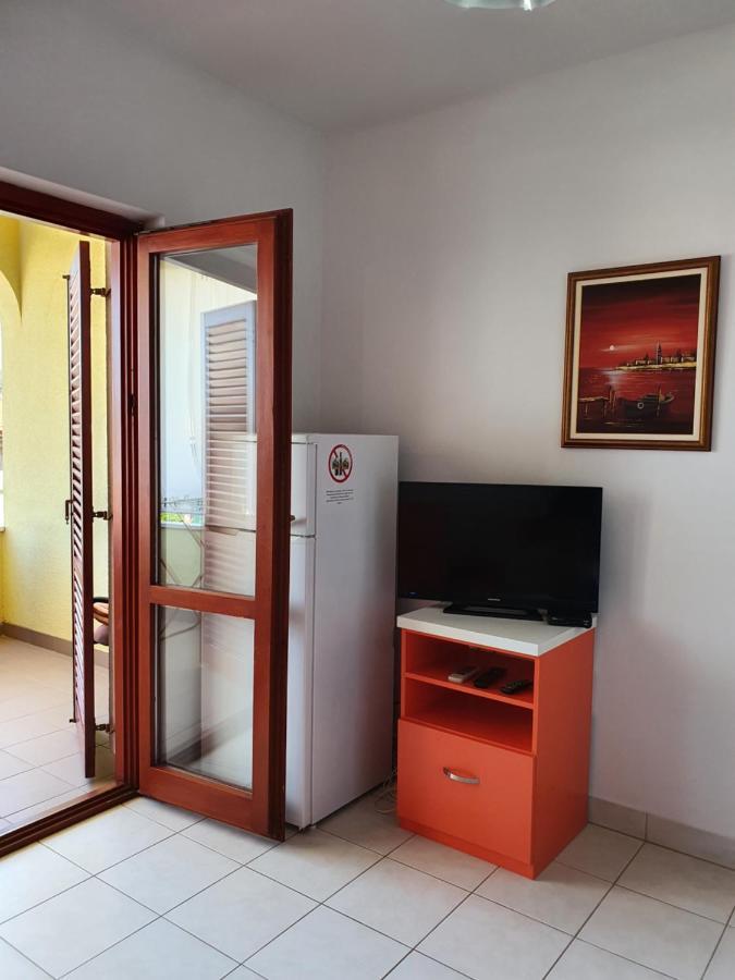 Apartments Viktor * Rogoznica (Sibenik-Knin)