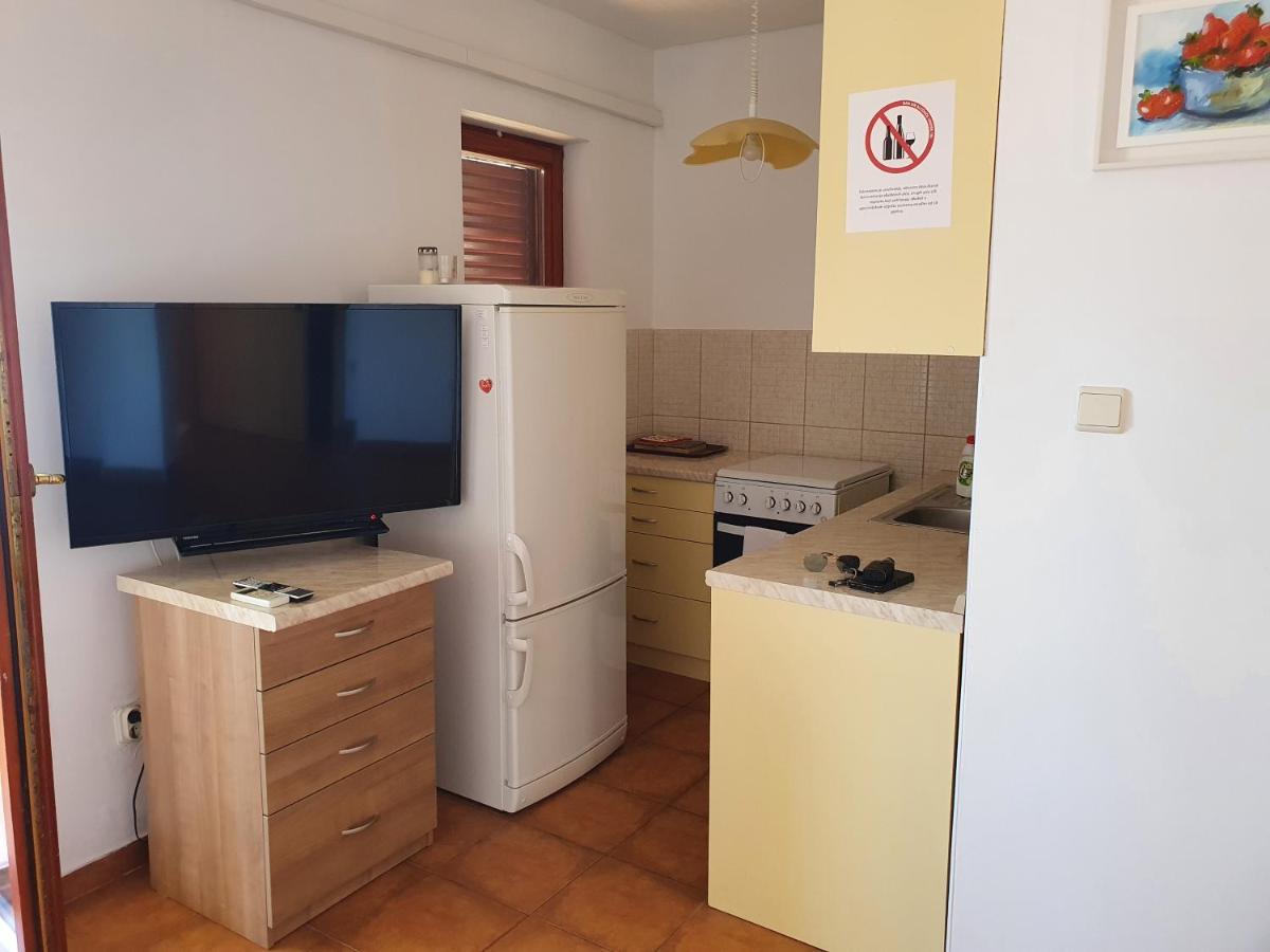 Apartments Viktor * Rogoznica (Sibenik-Knin)