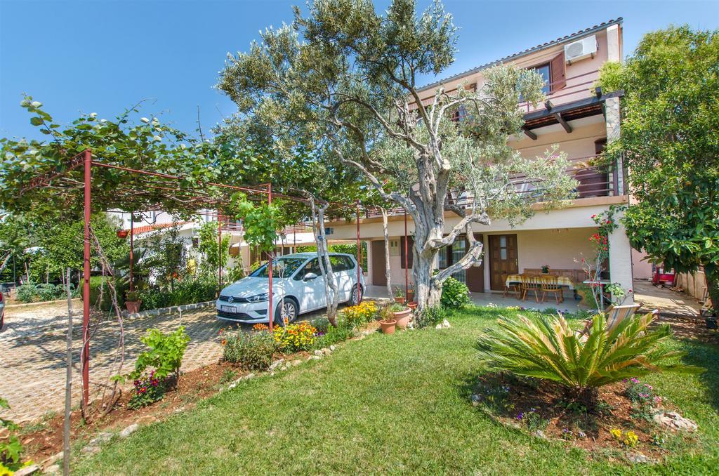 Apartments Viktor Rogoznica (Sibenik-Knin)